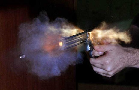 service-man-shot-his-son-and-daughter-in-law-in-mau