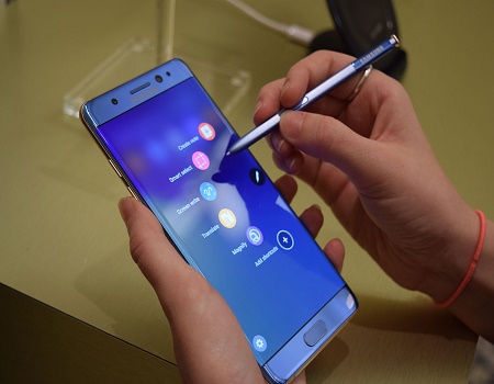 amsung-urges-customers-worldwide-to-stop-using-galaxy-note-7-smartphones