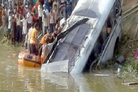 big accident in madhyapradesh Ratlaam 