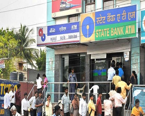 lucknow-city-maximum-atms-of-up-are-still-not-working-long-queue-in-front-of-banks