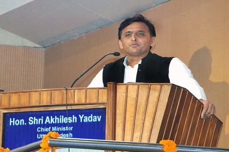 dedicate-yourself-to-development-of-state-akhilesh-yadav-to-pcs-officials-in-lucknow