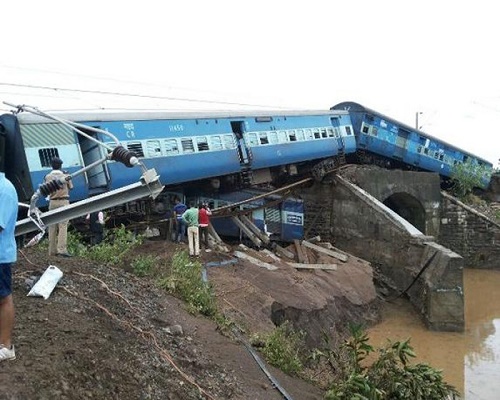 national-ajmer-siyaldah-train-derailed-in-kanpur-30-injured