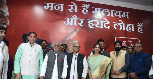 after-joing-samajwadi-party-sp-singh-blaims-bjp-for-asking-money