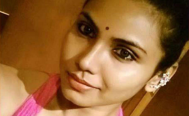bitasta-saha-bengali-actress-semi-decomposed-body-found-in-kolkata-flat