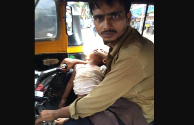 help-for-mumbai-auto-driver-with-paralysed-wife-after-photo-of-him-carrying-2-year-old-son-goes-viral