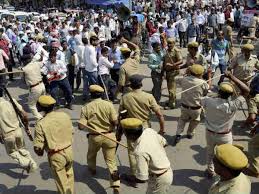 up-police-lathi-charge-on-candidates-protest-in-vidhan-sabha