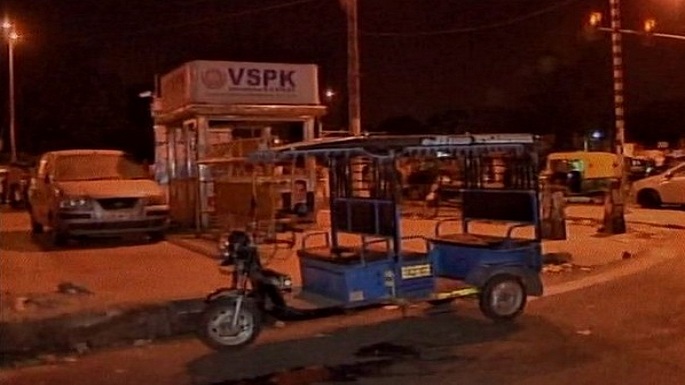 delhi-e-rickshaw-driver-killed-opposing-public-urination