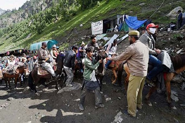 Terrorist attack on police in security of Amarnath yatra, a policeman martyr