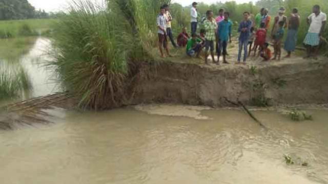 Due to the breakdown of the dam in the area of Gorakhpur, two thousand populated people affected