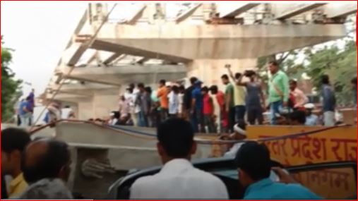 Big news: the bridge under construction in Varanasi dropped, news of 12 people dead