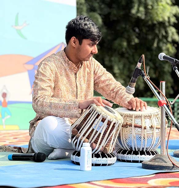 Audience mesmerized by Vyom's tabla playing performance